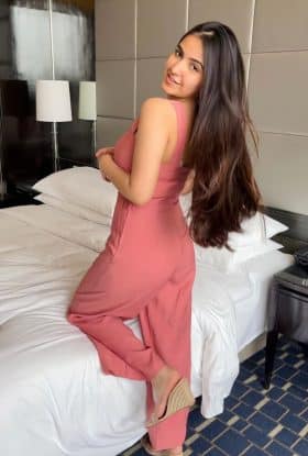 Booking Safe & Secure Young Call Girl In Sector-43, Noida ❤9911558886❤Delhi Escort Service With Room